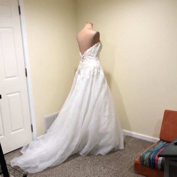 Rebecca Ingram Wedding Gown Size 8 Ivory Floral Chantilly Lace Sequin Dress - Picture 5 of 11